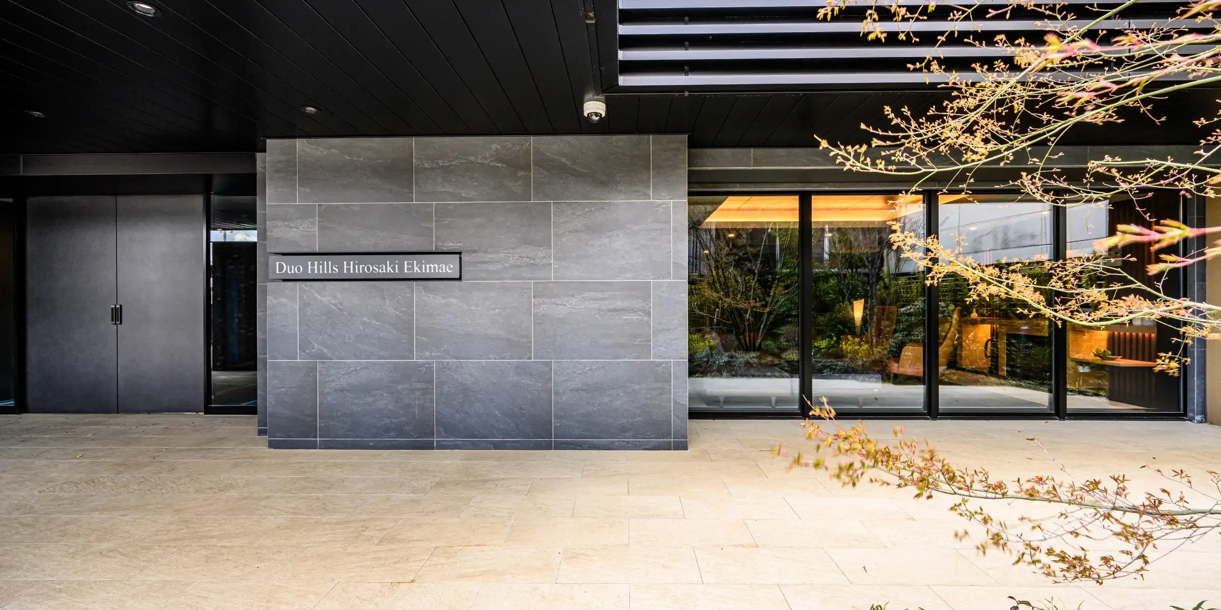 ENTRANCE APPROACH
