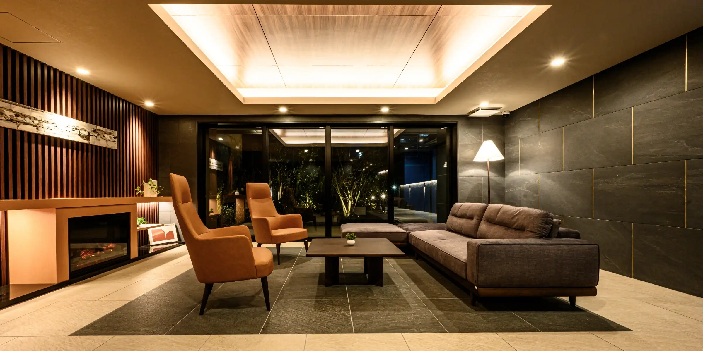 LOUNGE