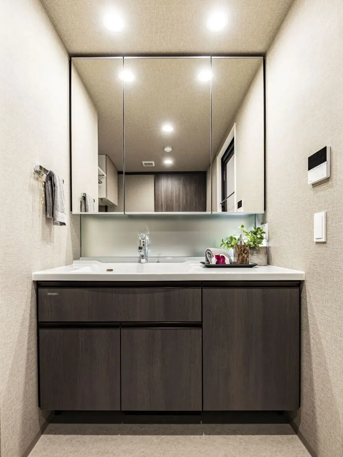 POWDER ROOM & Lavatory