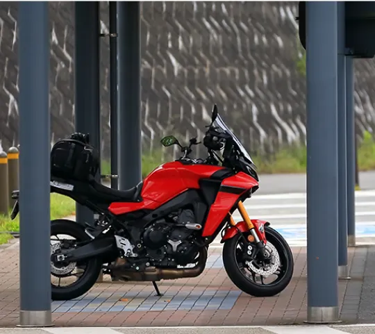 敷地内に2箇所のバイク置場