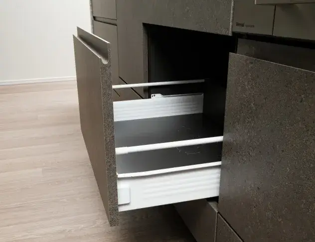 ソフトクローズ機能付スライド収納