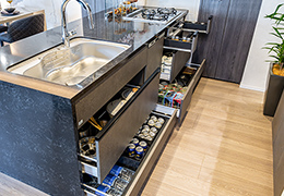 オールスライド収納・巾木収納