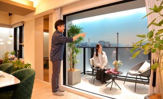 S様ご夫婦。バルコニーにて