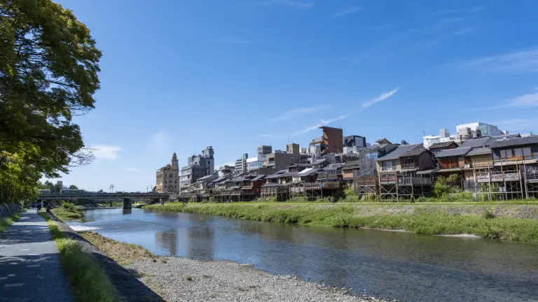 鴨川（徒歩20分/約1530m）