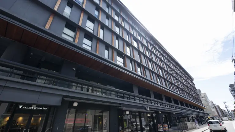 SUINA室町（徒歩5分/約330m）