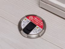 ワンプッシュ式ドアキャッチャー