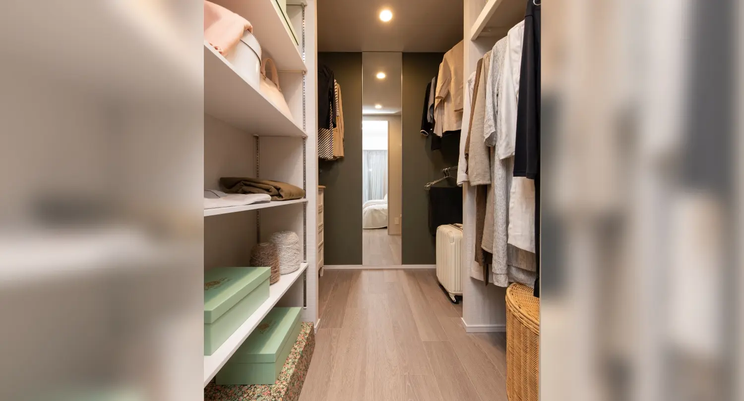 WALK IN CLOSET