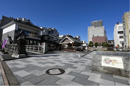 北の庄城址資料館 ／徒歩3分（約240m）