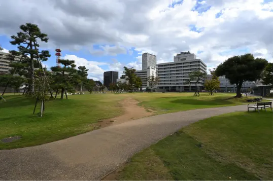 中央公園／徒歩9分（約700m）