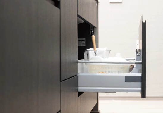 サイレントレール機能付<br>スライド収納